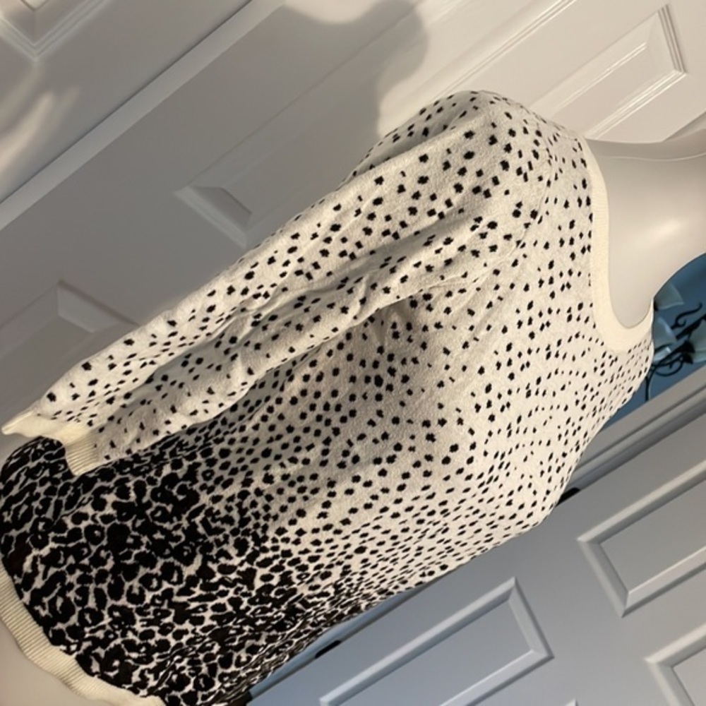 Ann Taylor black and white spotted three quarter sleeve sweater. GREAT CONDITION - Picture 4 of 6